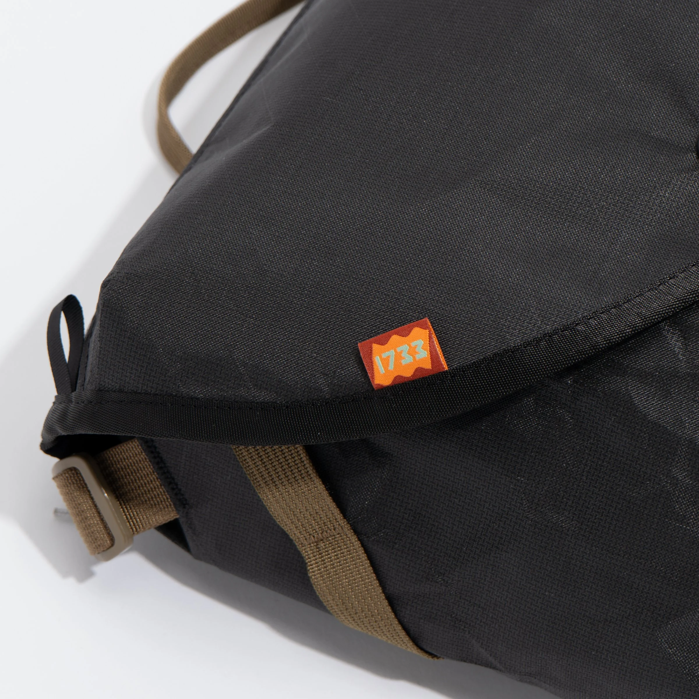 Messenger 9L - U200X - 2 Colors — 1733